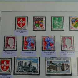 Collection timbres de France 1960-1969 neufs en album Safe lux.