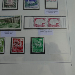 Collection timbres de France 1960-1969 neufs en album Safe lux.