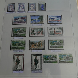 Collection timbres de France 1960-1969 neufs en album Safe lux.