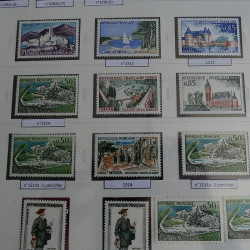 Collection timbres de France 1960-1969 neufs en album Safe lux.