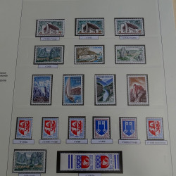 Collection timbres de France 1960-1969 neufs en album Safe lux.