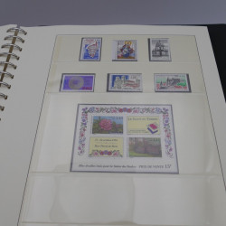 Collection timbres de France neufs 1989-1996 en album Lindner.