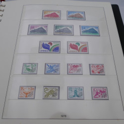 Collection timbres de France neufs 1977-1986 en album Lindner.