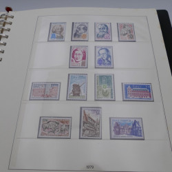 Collection timbres de France neufs 1977-1986 en album Lindner.