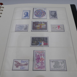 Collection timbres de France neufs 1977-1986 en album Lindner.