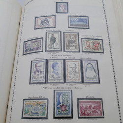 Vrac philatélique de timbres de France et monde en un carton.