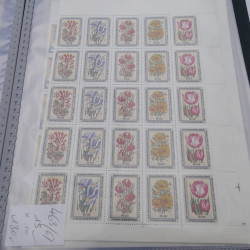 Vrac philatélique de timbres de France et monde en un carton.