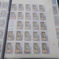 Vrac philatélique de timbres de France et monde en un carton.