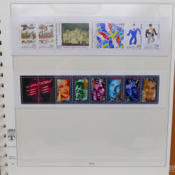 Collection carnets de timbres de France 1963-2011 neufs en 2 albums.