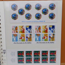 Collection carnets de timbres de France 1963-2011 neufs en 2 albums.