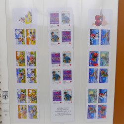 Collection carnets de timbres de France 1963-2011 neufs en 2 albums.