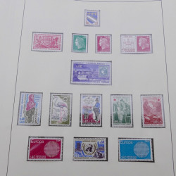 Collection timbres de France 1960-1971 en album Lindner.