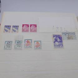 Vrac de timbres de France et monde en un carton.