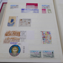 Vrac de timbres de France et monde en un carton.