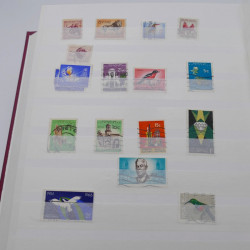 Vrac de timbres de France et monde en un carton.