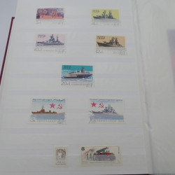 Vrac de timbres de France et monde en un carton.