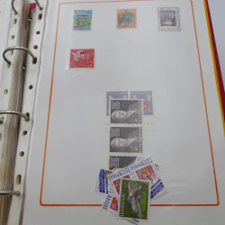 Vrac de timbres de France et monde en un carton.