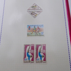 Vrac de timbres de France et monde en un carton.