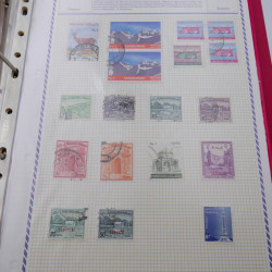 Vrac de timbres de France et monde en un carton.