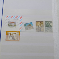 Vrac de timbres de France et monde en un carton.