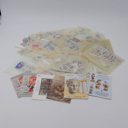 Vrac de timbres de France et monde en un carton.