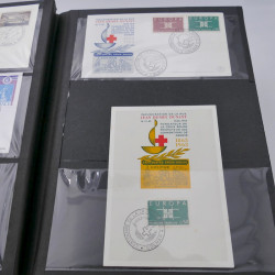 Vrac de timbres de France et monde en un carton.