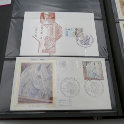 Vrac de timbres de France et monde en un carton.