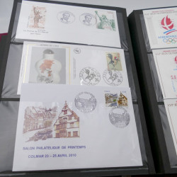 Vrac de timbres de France et monde en un carton.