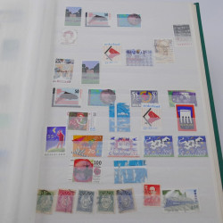 Vrac de timbres de France et monde en un carton.