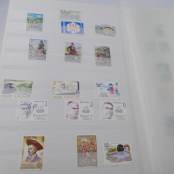 Vrac de timbres de France et monde en un carton.