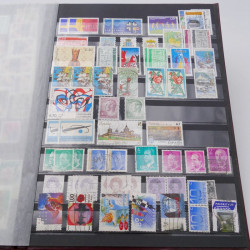 Vrac de timbres de France et monde en un carton.