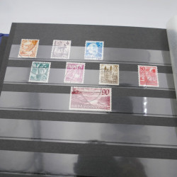 Vrac de timbres de France et monde en un carton.