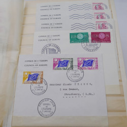 Vrac de timbres de France et monde en un carton.