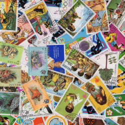 Belize 50 timbres de collection tous différents.