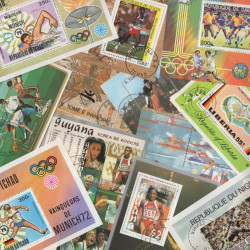 Jeux Olympiques d'été 25 blocs-feuillets de timbres thématiques.