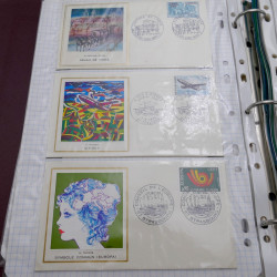 Vrac massif de timbres France et monde en 1 carton.