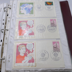 Vrac massif de timbres France et monde en 1 carton.