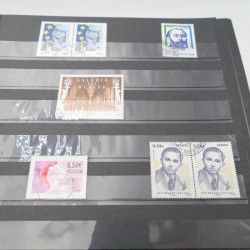 Vrac massif de timbres France et monde en 1 carton.