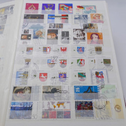 Vrac massif de timbres France et monde en 1 carton.