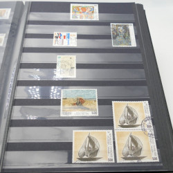 Vrac massif de timbres France et monde en 1 carton.