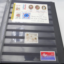 Vrac massif de timbres France et monde en 1 carton.