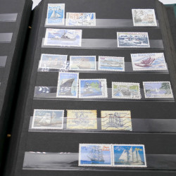 Vrac massif de timbres France et monde en 1 carton.