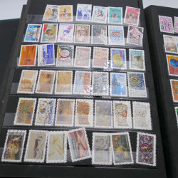 Vrac massif de timbres France et monde en 1 carton.