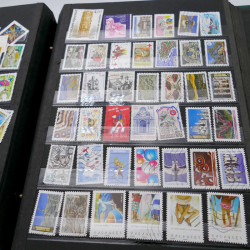 Vrac massif de timbres France et monde en 1 carton.