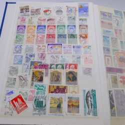 Vrac massif de timbres France et monde en 1 carton.