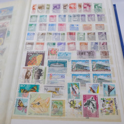 Vrac massif de timbres France et monde en 1 carton.