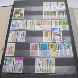 Vrac massif de timbres France et monde en 1 carton.