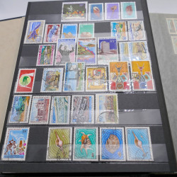 Vrac massif de timbres France et monde en 1 carton.