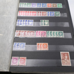 Vrac massif de timbres France et monde en 1 carton.