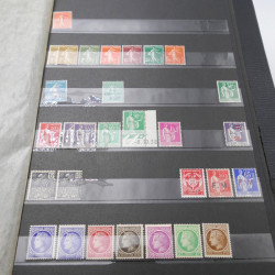 Vrac massif de timbres France et monde en 1 carton.